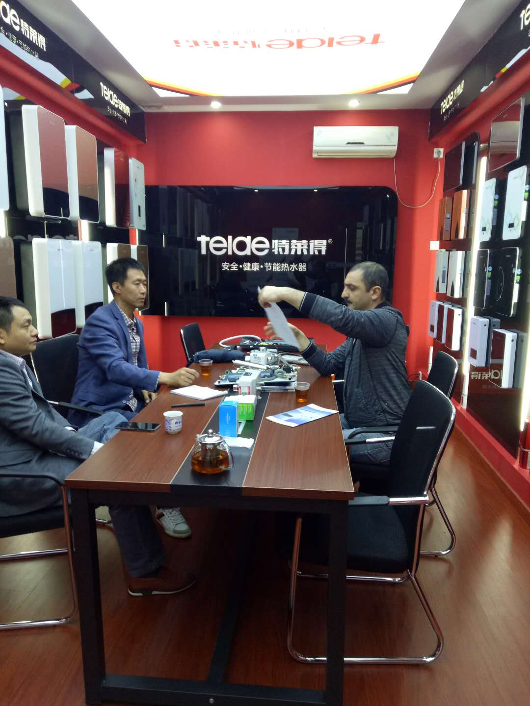 烈歡迎俄羅斯客戶蒞臨我司，恭賀成功簽約！